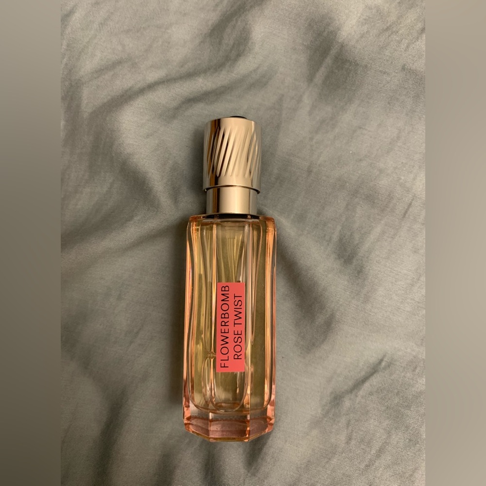 Viktor and Rolf flowerbomb rose twist